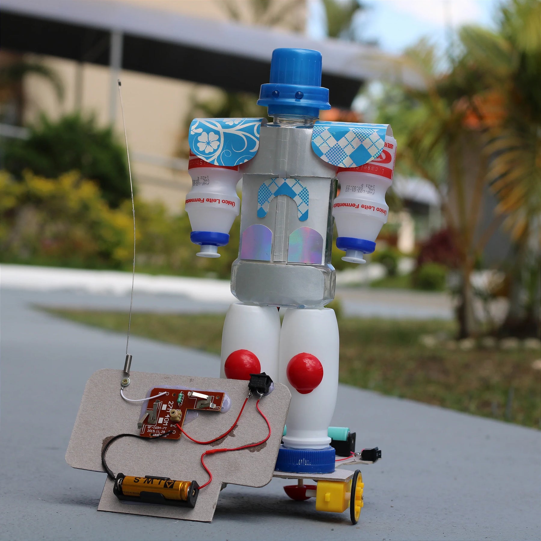 Robodé Controle Remoto DIY - Kit Robótica Educação Maker